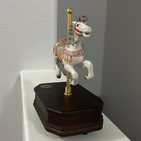 🖤1990s CAROUSEL COLLECTION 2ND EDITION music box ▪️Decor purpose - Picture 3 of 15